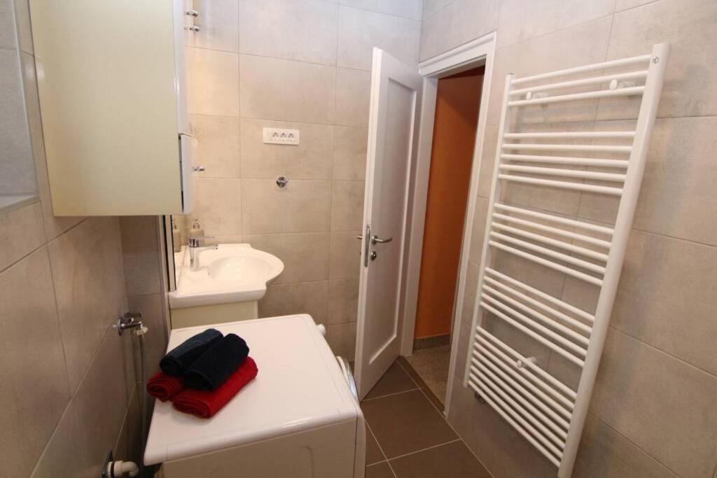 Fast Friend - Cozy Apartment In The Center With Private Garage Риека Экстерьер фото