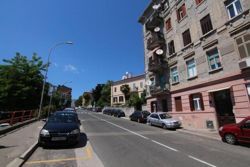 Fast Friend - Cozy Apartment In The Center With Private Garage Риека Экстерьер фото